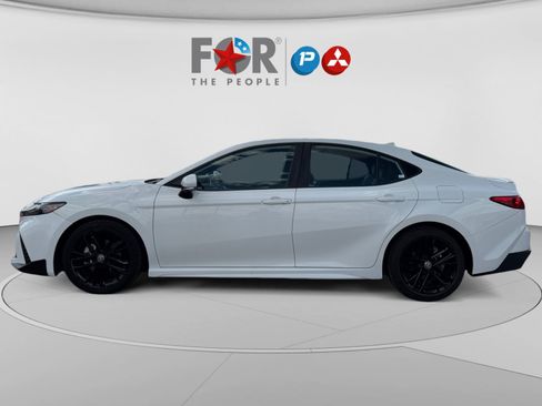 Used 2025 Toyota Camry SE FWD image 2