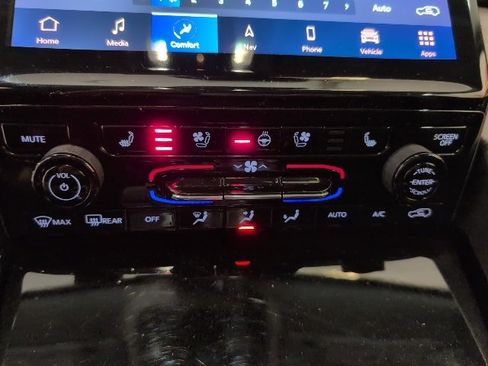 Used 2023 Jeep Grand Cherokee Limited w/ Luxury Tech Group II image 23