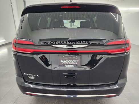 Used 2024 Chrysler Pacifica Touring-L image 27
