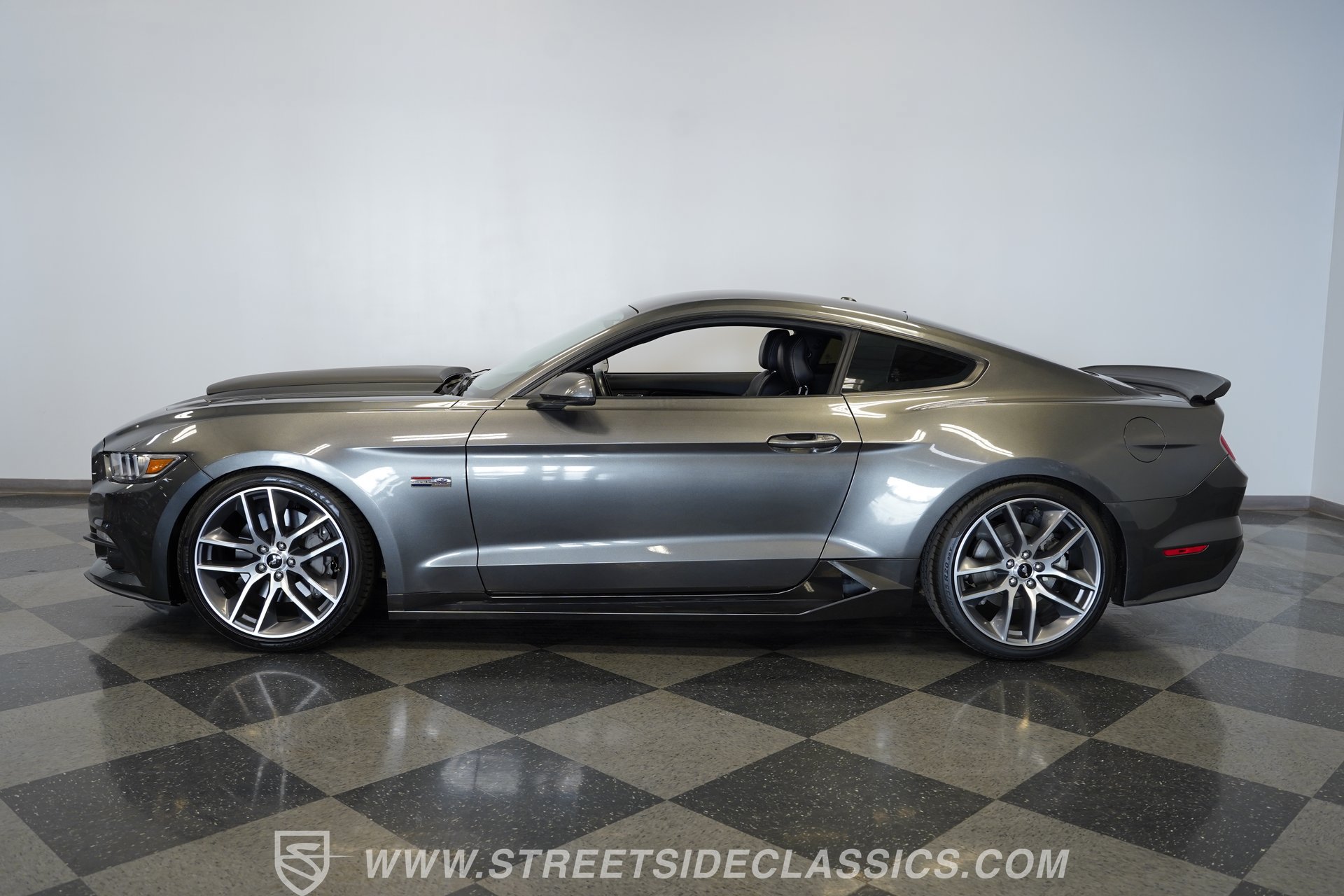 Used 2016 Ford Mustang GT Premium RWD image 8