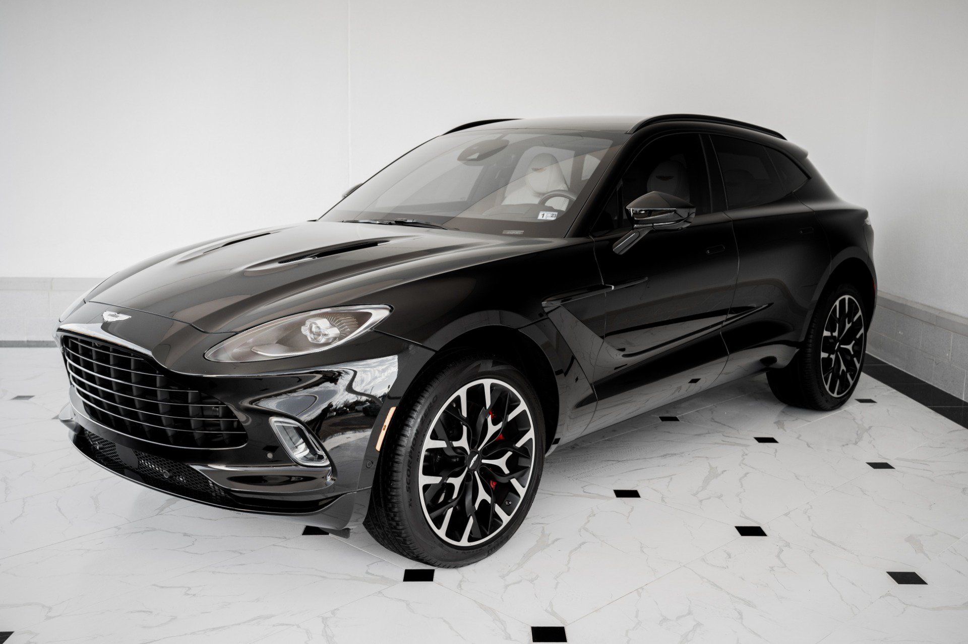 Used 2022 Aston Martin DBX AWD/4WD image 36