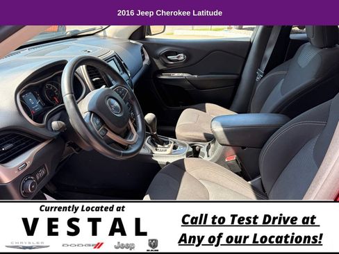Used 2016 Jeep Cherokee Latitude AWD/4WD image 17