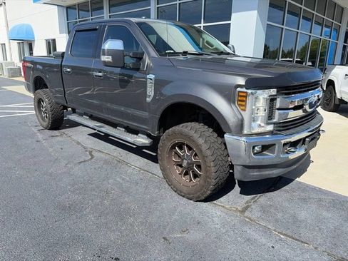 Used 2018 Ford F250 XLT w/ XLT Premium Package AWD/4WD image 3