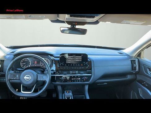 Certified 2025 Nissan Pathfinder SL image 17