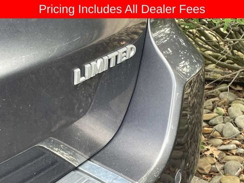 Used 2017 Jeep Grand Cherokee Limited AWD/4WD image 9