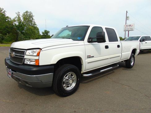 Used 2005 Chevrolet Silverado 2500 LS w/ Heavy-Duty Power Package RWD image 25