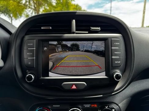 Used 2025 Kia Soul LX w/ LX Technology Package FWD image 28