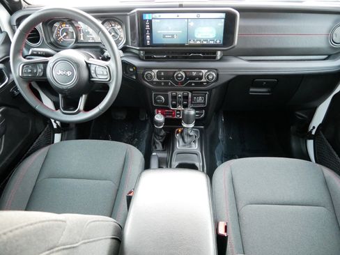 Used 2024 Jeep Wrangler Unlimited Rubicon image 10