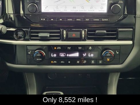 Used 2025 Nissan Pathfinder SL AWD/4WD image 23