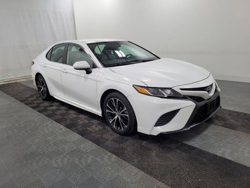 Used 2019 Toyota Camry SE image 11
