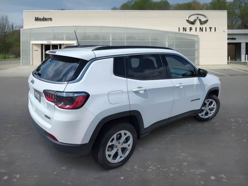 Used 2024 Jeep Compass Latitude AWD/4WD image 4