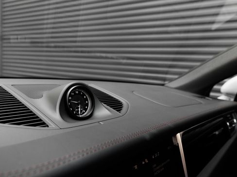Certified 2026 Porsche Macan AWD/4WD image 18