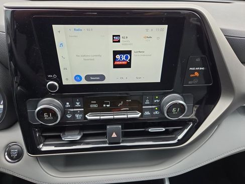 Used 2023 Toyota Highlander LE image 14