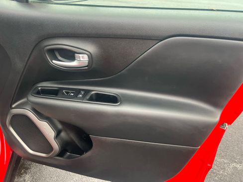 Used 2019 Jeep Renegade Limited w/ Quick Order Package 22P image 32