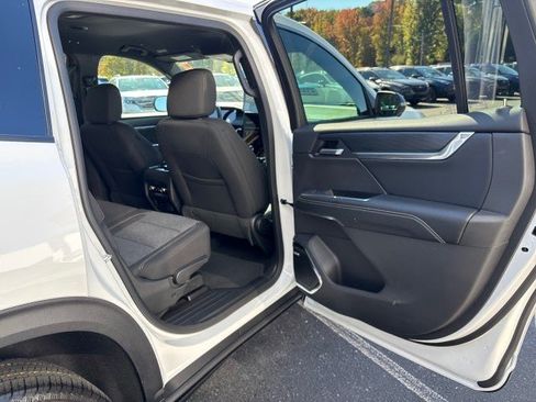 New 2026 GMC Acadia Elevation image 35