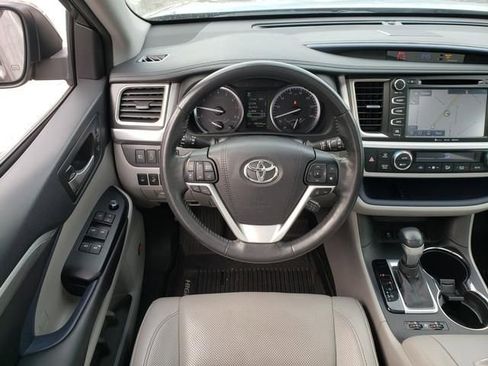 Used 2018 Toyota Highlander Limited Platinum image 14