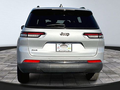 Used 2024 Jeep Grand Cherokee L Laredo image 4