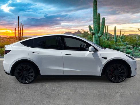 Used 2022 Tesla Model Y Performance AWD/4WD image 2