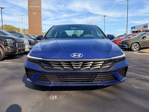 New 2026 Hyundai Elantra SE image 2