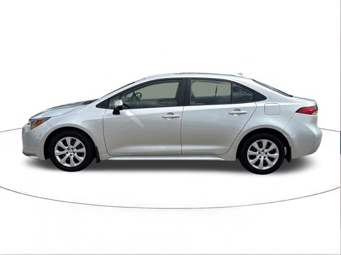 Used 2025 Toyota Corolla LE FWD image 6