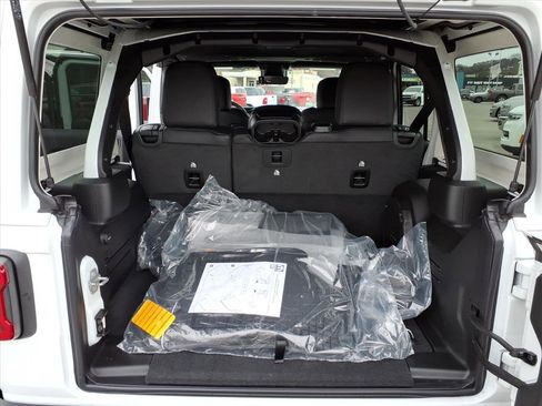 New 2026 Jeep Wrangler Unlimited Rubicon 392 image 13