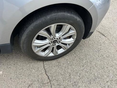 Used 2024 Ford Edge Titanium image 27