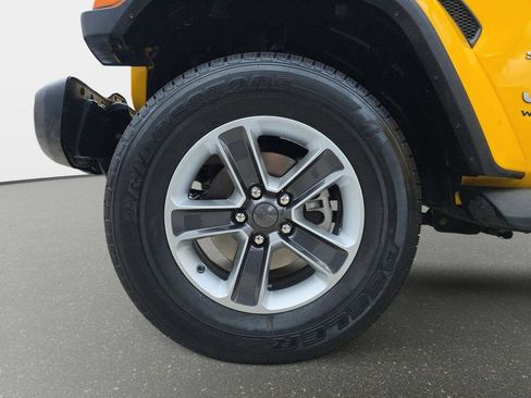 Used 2019 Jeep Wrangler Unlimited Sahara AWD/4WD image 36