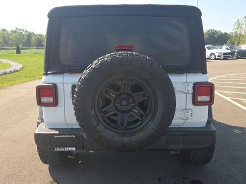 Used 2018 Jeep Wrangler Unlimited Sport S AWD/4WD image 9