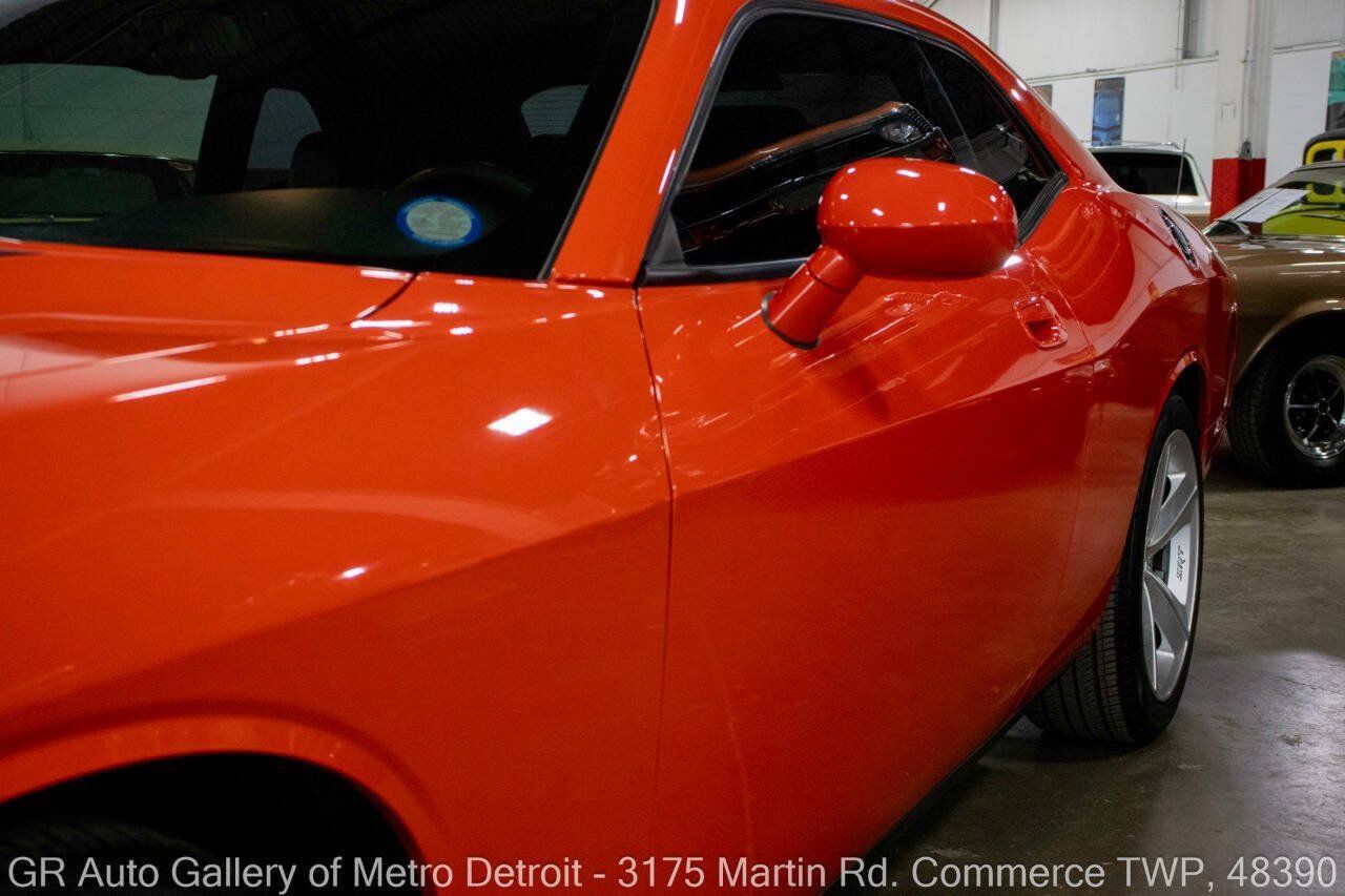 Used 2009 Dodge Challenger SRT8 w/ SRT Option Group II RWD image 21