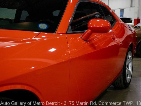 Used 2009 Dodge Challenger SRT8 w/ SRT Option Group II RWD image 21