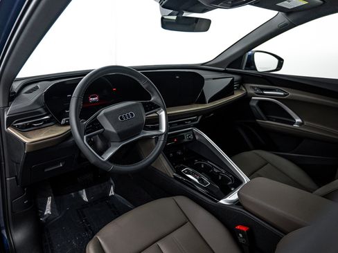 Used 2025 Audi Q5 Premium w/ Convenience Package AWD/4WD image 11