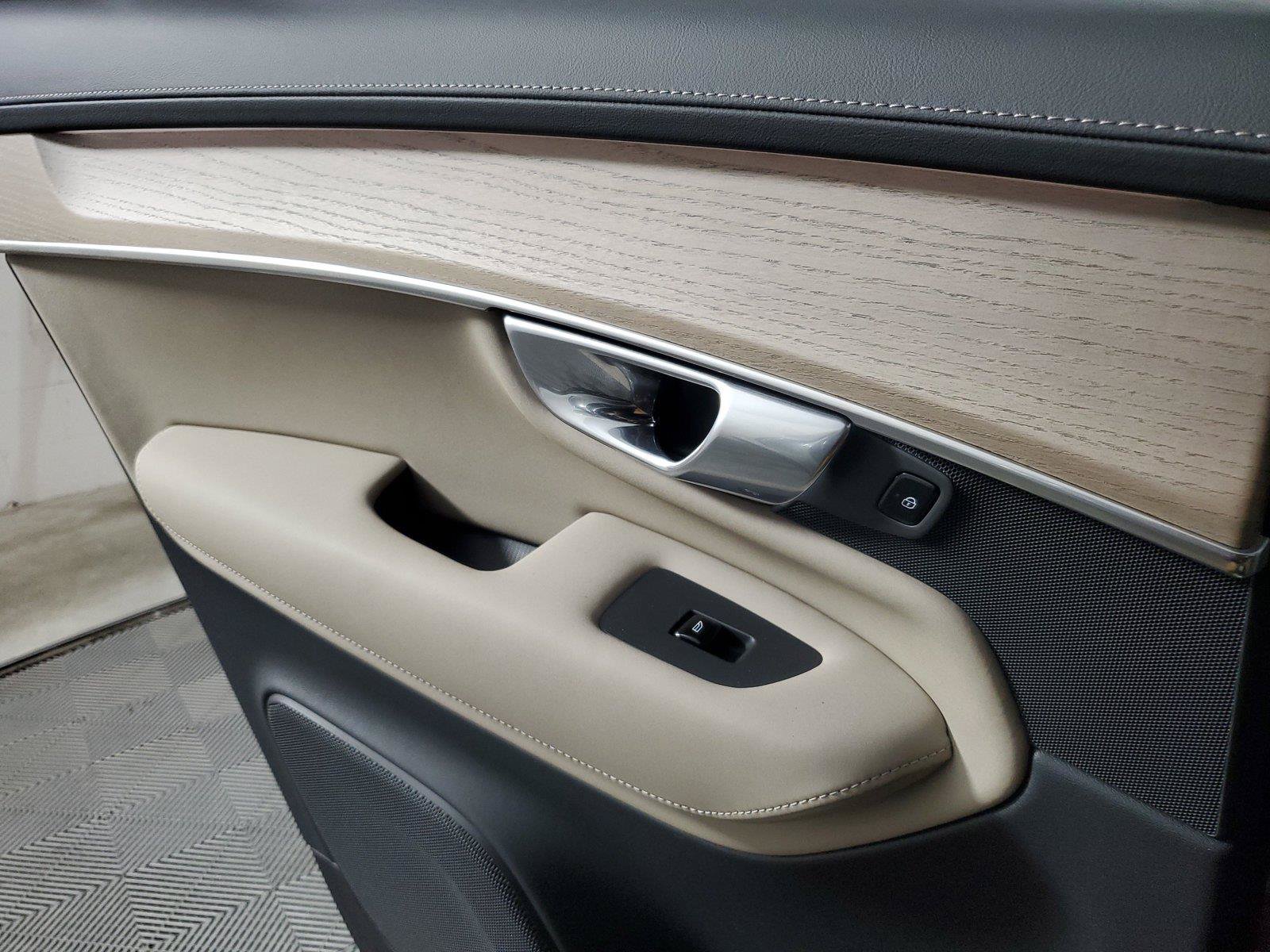 Certified 2026 Volvo XC90 B6 Plus AWD/4WD image 18