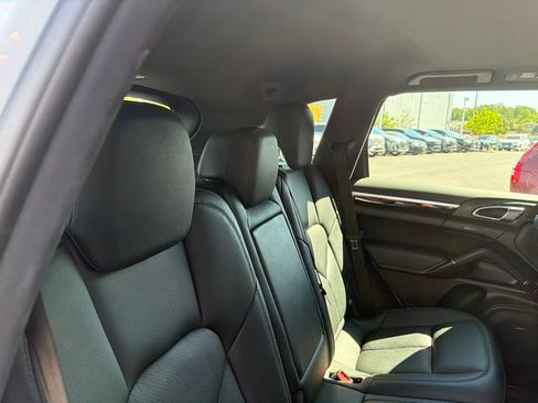 Used 2015 Porsche Cayenne S AWD/4WD image 11