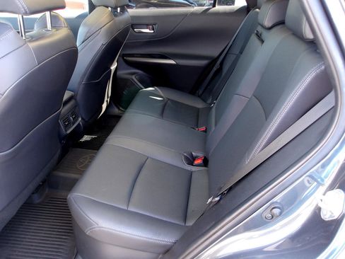 Used 2023 Toyota Venza Limited image 10