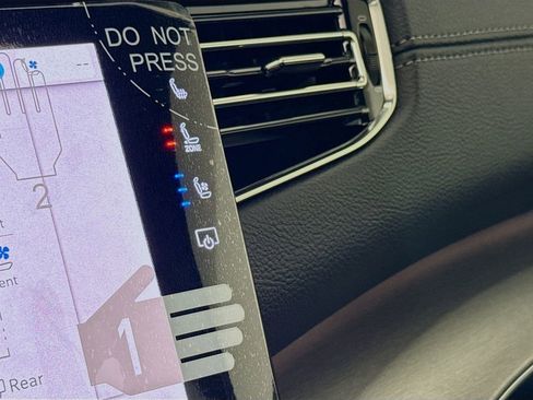 New 2025 Jeep Wagoneer L Series II image 21