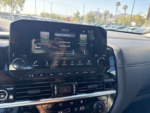 Used 2024 Nissan Pathfinder SL FWD image 23