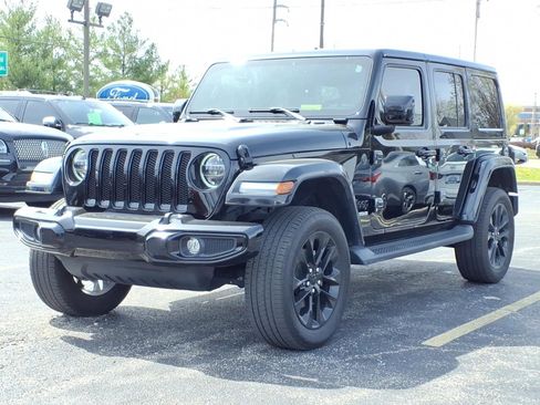 Used 2021 Jeep Wrangler Unlimited Sahara AWD/4WD image 3