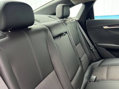 Used 2016 Chevrolet Impala LT w/ Convenience Package FWD image 16