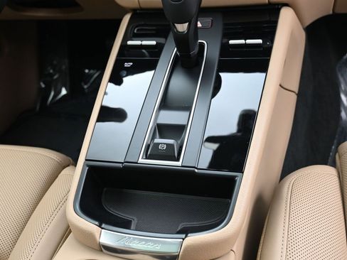 Used 2025 Porsche Macan image 35