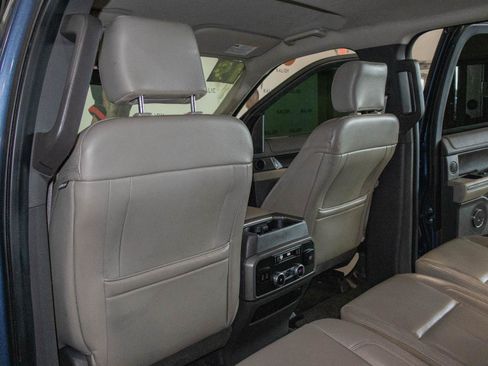 Used 2019 Ford Expedition Max XLT w/ Equipment Group 202A AWD/4WD image 10