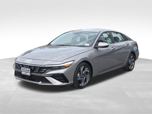 Used 2025 Hyundai Elantra SEL FWD image 1