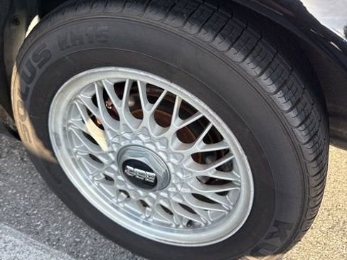 Used 1992 MAZDA MX-5 Miata RWD image 2