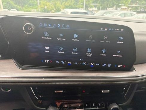 Used 2025 Chevrolet Suburban Premier AWD/4WD image 9