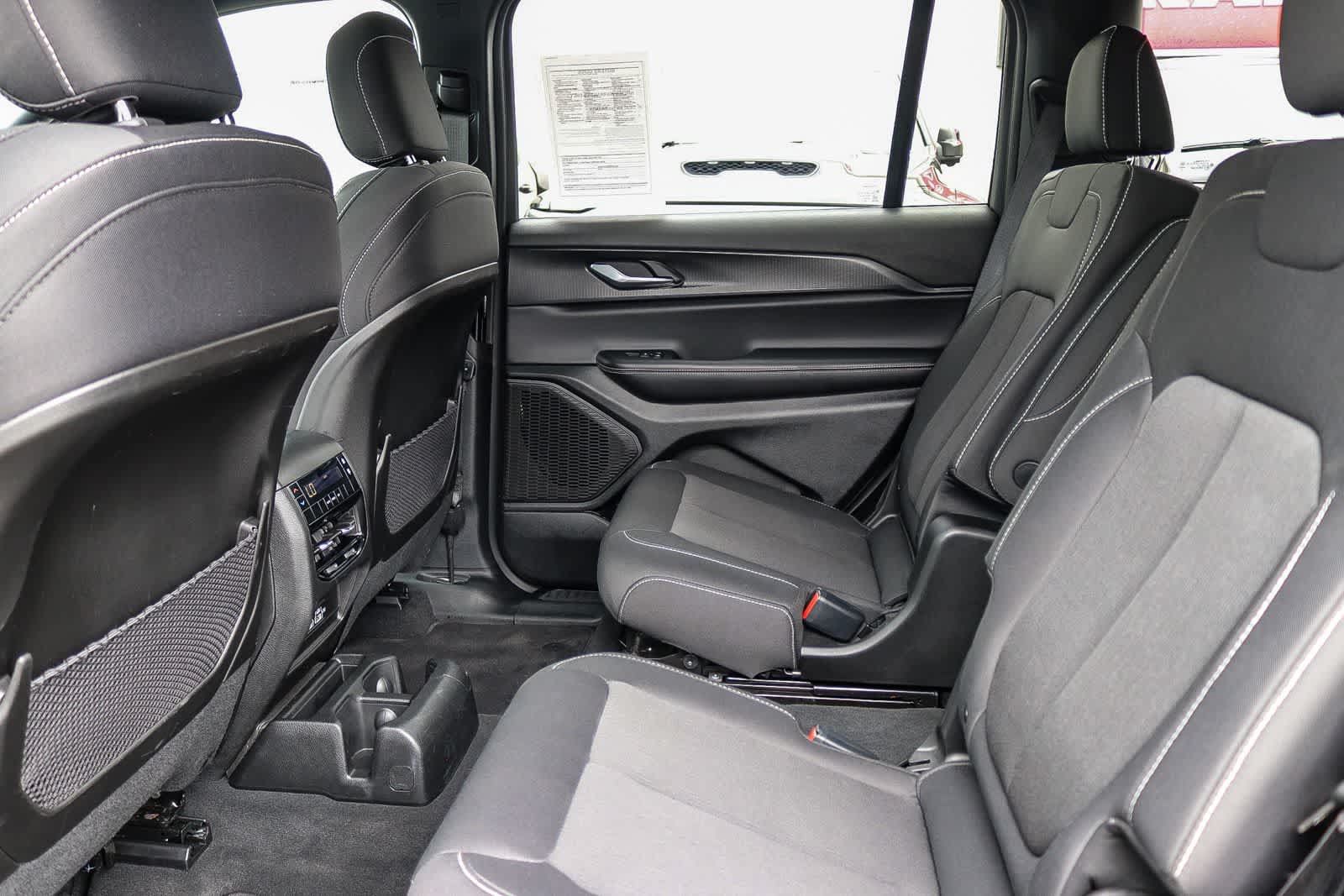 Used 2025 Jeep Grand Cherokee L Laredo RWD image 17