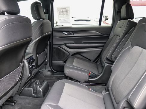 Used 2025 Jeep Grand Cherokee L Laredo RWD image 17