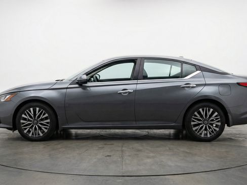 Used 2025 Nissan Altima 2.5 SV image 5