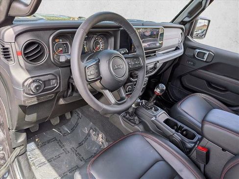 Used 2025 Jeep Wrangler Unlimited Rubicon AWD/4WD image 10