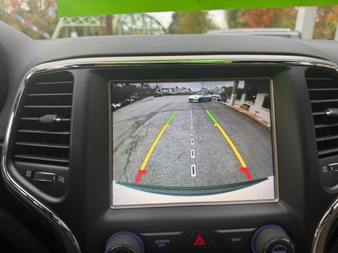 Used 2016 Jeep Grand Cherokee Laredo 75th Anniversary image 25