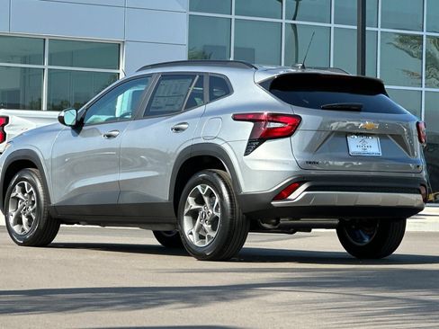 New 2026 Chevrolet Trax LT w/ Driver Confidence Package FWD image 6