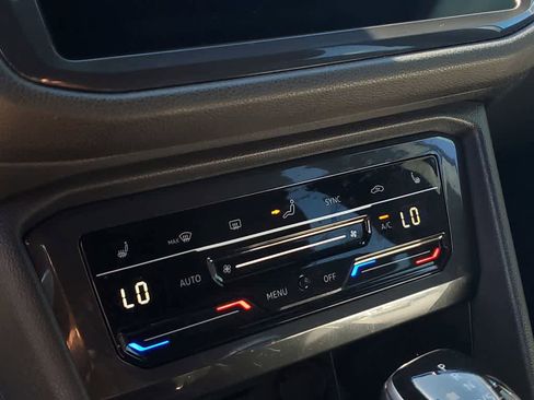 Used 2023 Volkswagen Tiguan SE R-Line image 29